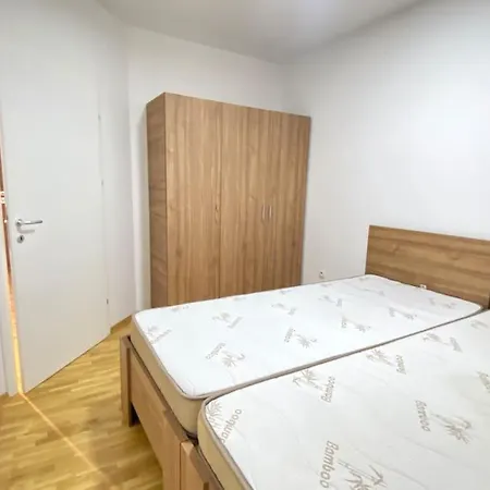 Wood Heaven One Bedroom By Golden Apartment